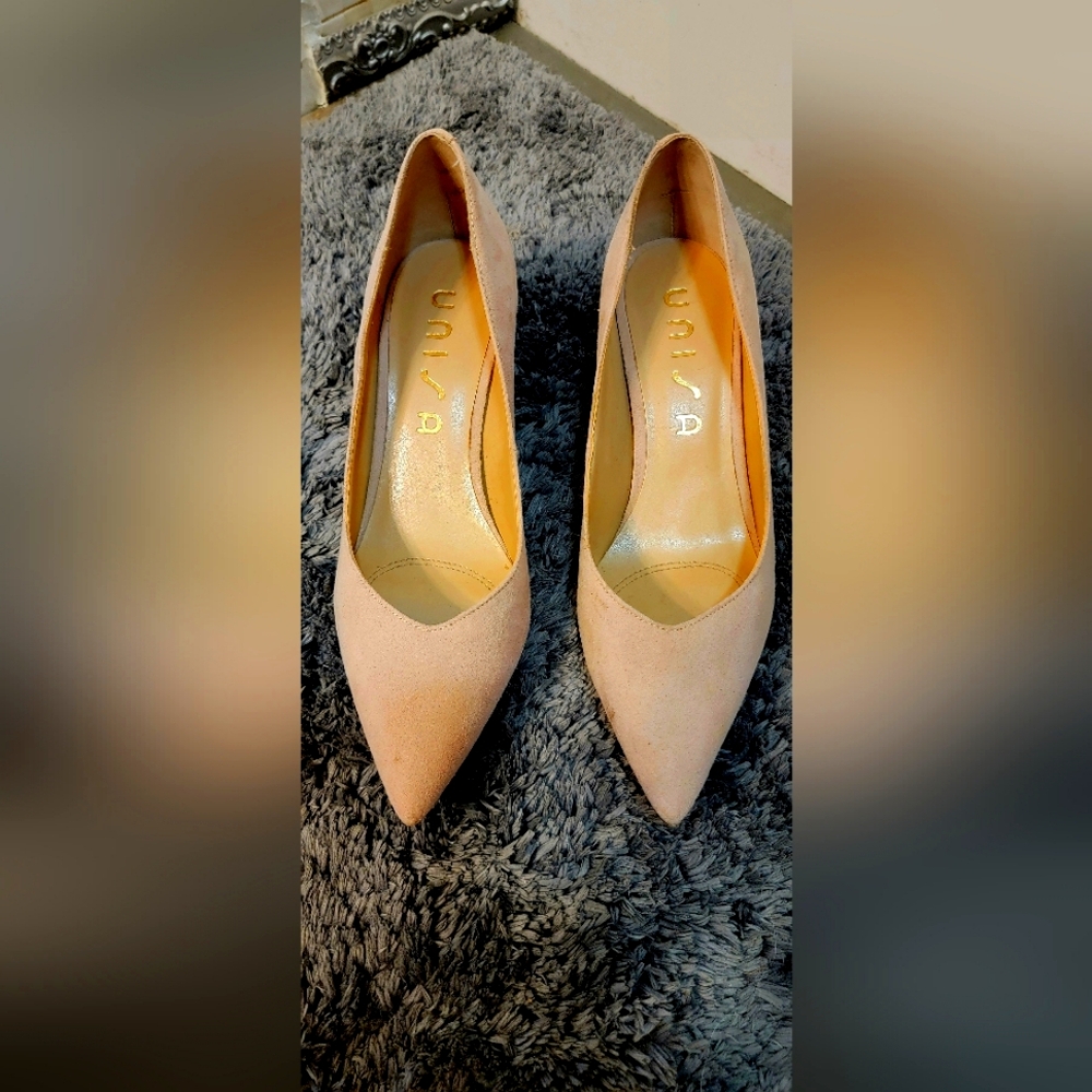 Unisa Women's Tan Pumps